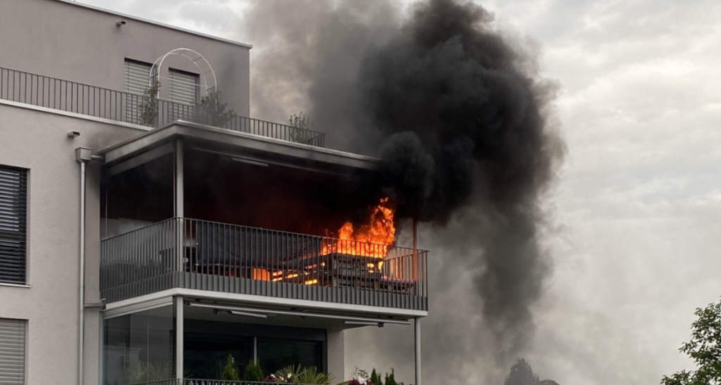 Wohlenschwil AG: Brand auf Balkon ausgebrochen