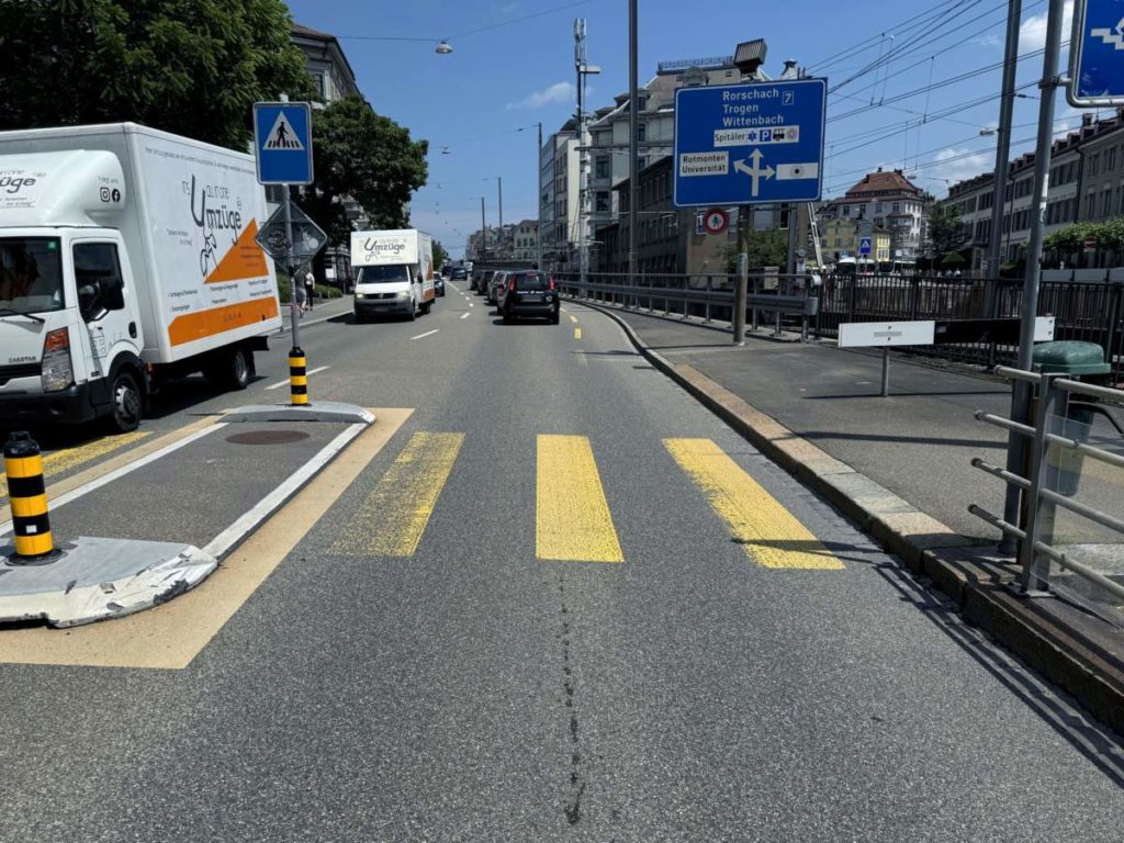 St. Gallen: Fussgängerin bei Unfall von Auto erfasst