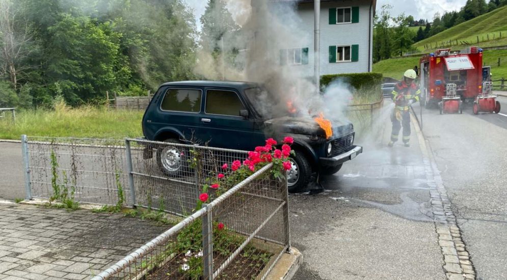 Brennendes Auto i Unterägi