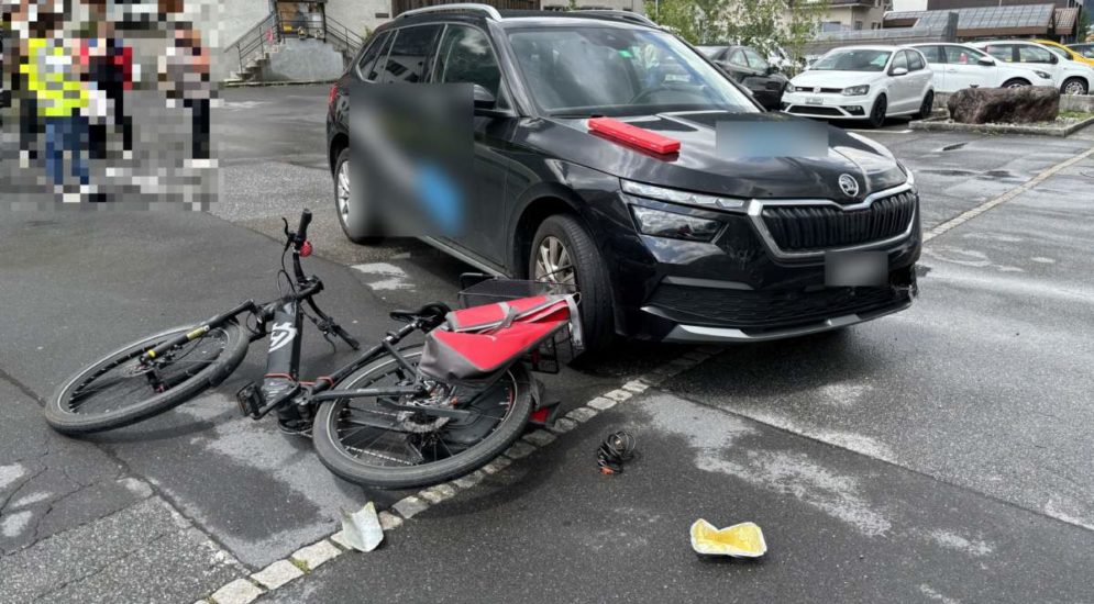 Unfall in Netstal GL: Beim Abbiegen E-Bike-Fahrerin erfasst