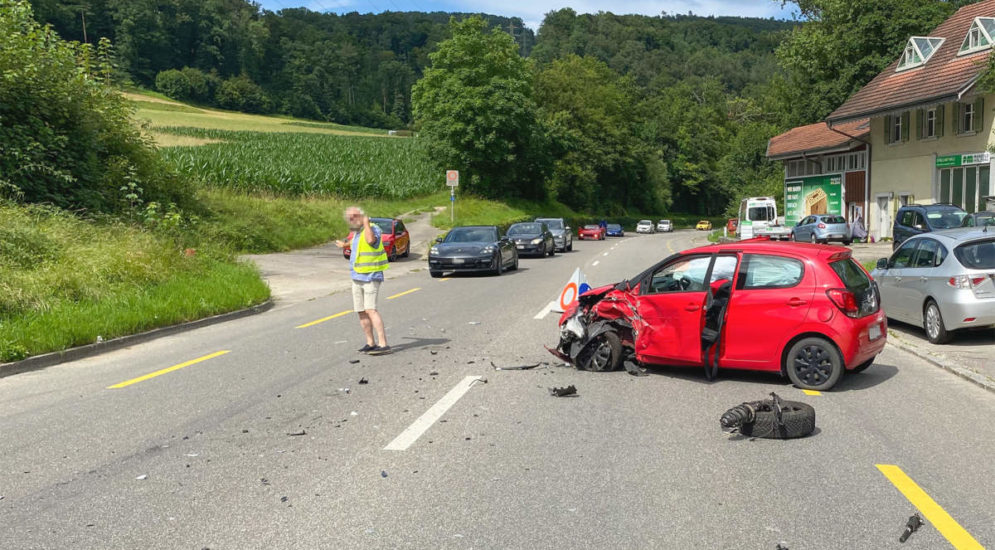 Unfall in Zwingen BL: Drei Verletzte nach Frontalkollision