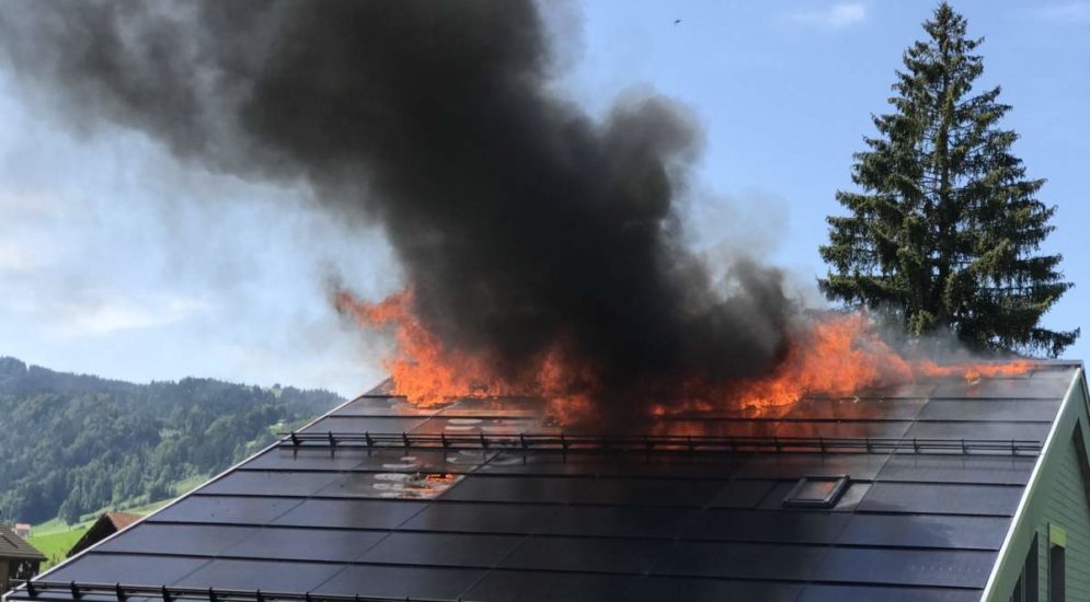 Urnäsch AR: Dachstock von Mehrfamilienhaus in Brand geraten