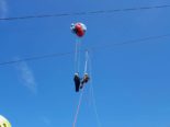 Charmey FR: Gleitschirmflieger bleibt in Seilbahnkabel stecken