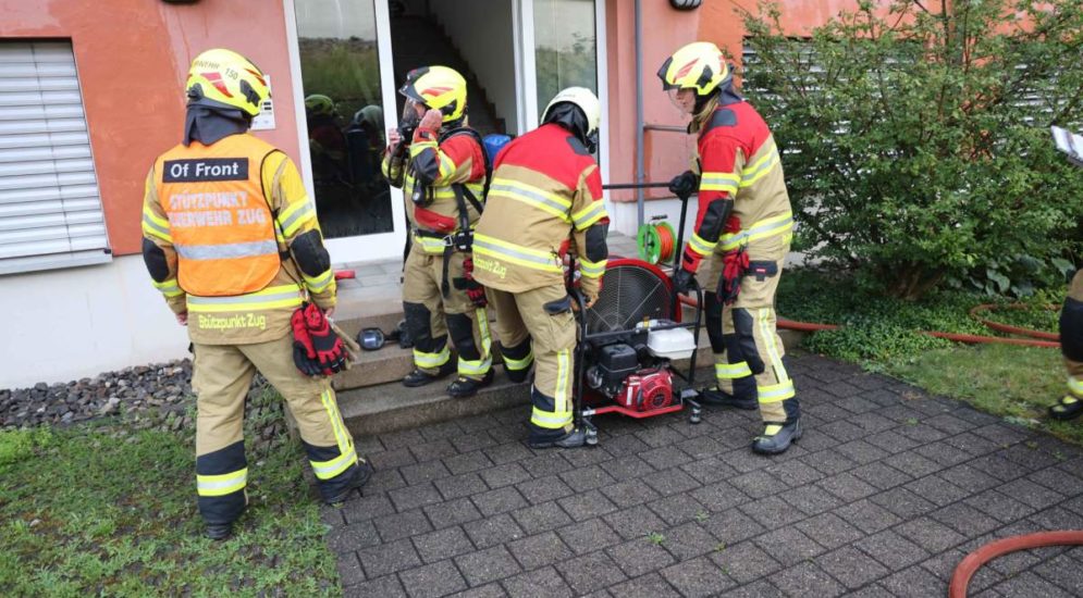 Zug: 8 Personen bei Brand evakuiert, eine Verletzte