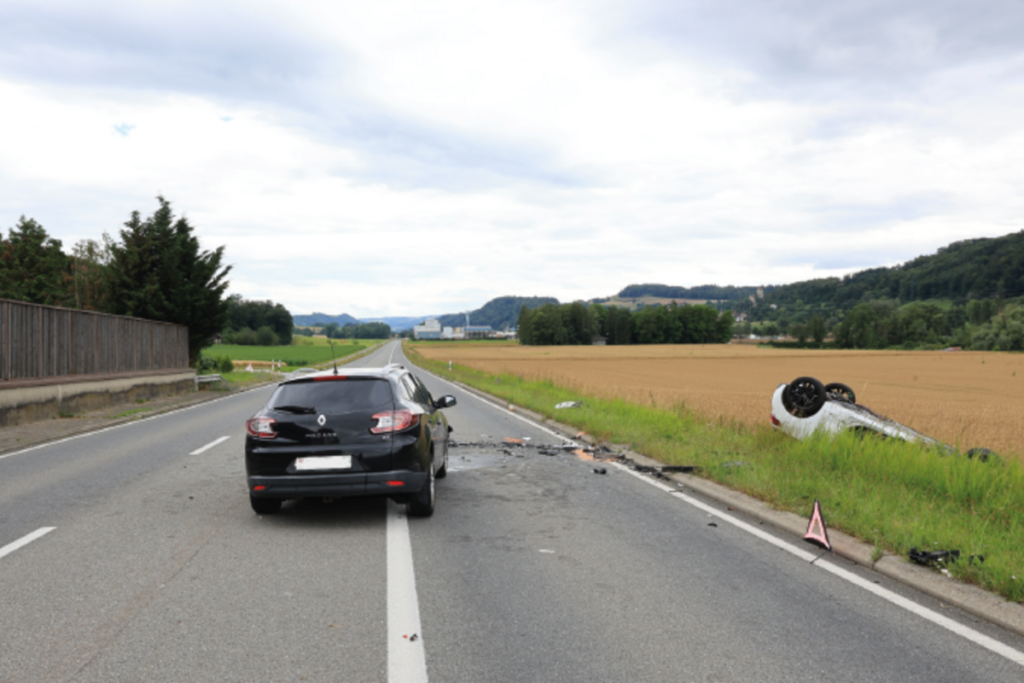 Lucens VD: Zwei Schwerverletzte nach Unfall zweier PW