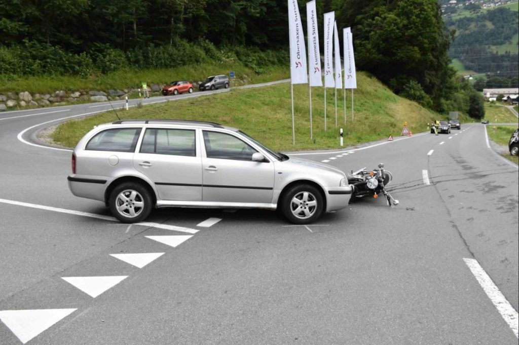 Ilanz GR: Motorradfahrer bei Unfall mit PW verletzt