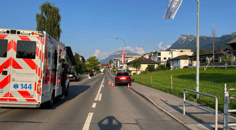 Unfall in Beckenried NW: Fussgängerin von Auto erfasst und lebensbedrohlich verletzt