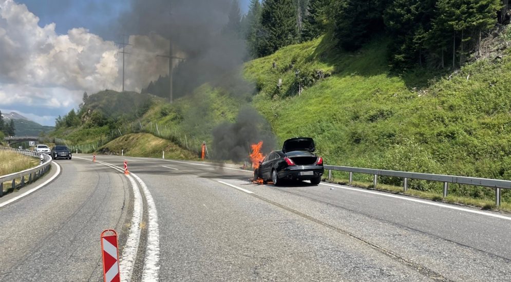 San Bernardino GR: Fahrzeugbrand auf der A13 verursacht hohe Schäden