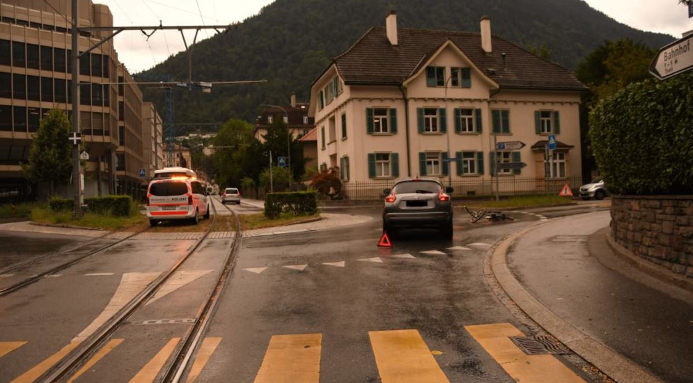 Chur GR: Fahrradlenker bei Unfall im Kreisel verletzt