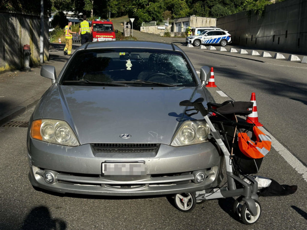 Brugg AG: Seniorin im Rollator bei Unfall schwer verletzt