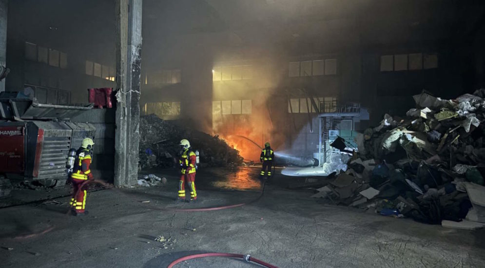 Buchs SG: Abfallhaufen in Recyclinganlage in Brand