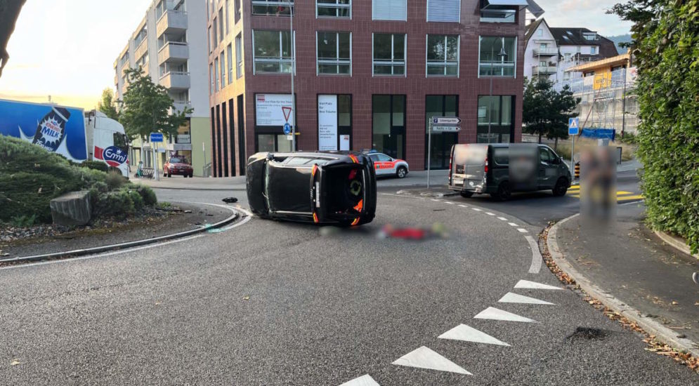 Goldach SG: Fahrzeug bei Unfall abgehoben und seitlich gelandet