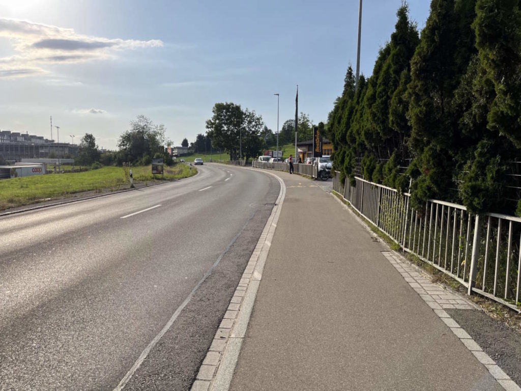 Gossau SG: E-Bike-Fahrerin stürzt bei Unfall mit Auto