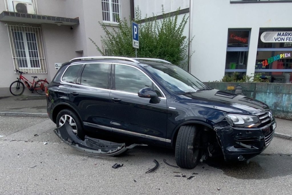 Ein weiteres Auto ist ebenfalls beschädigt