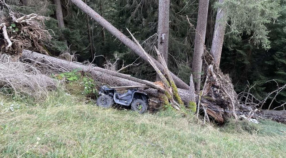 Quad Unfall in Langwies (GR): Arbeiter retten sich durch Sprung