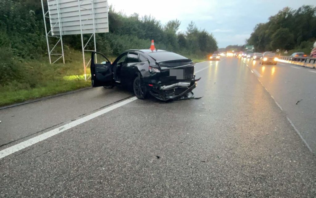 Unfall A1, Deitingen (SO): Lieferwagen prallt in Heck von Auto