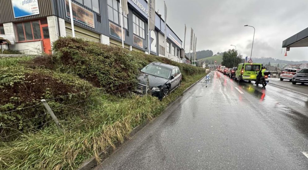 Herisau (AR): Unfall zwischen zwei Autos auf der Industriestrasse