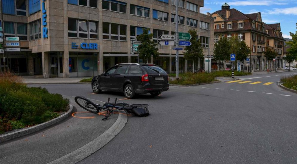 Chur (GR): 18-jährige E-Bike-Fahrerin nach Unfall im Kreisel verletzt