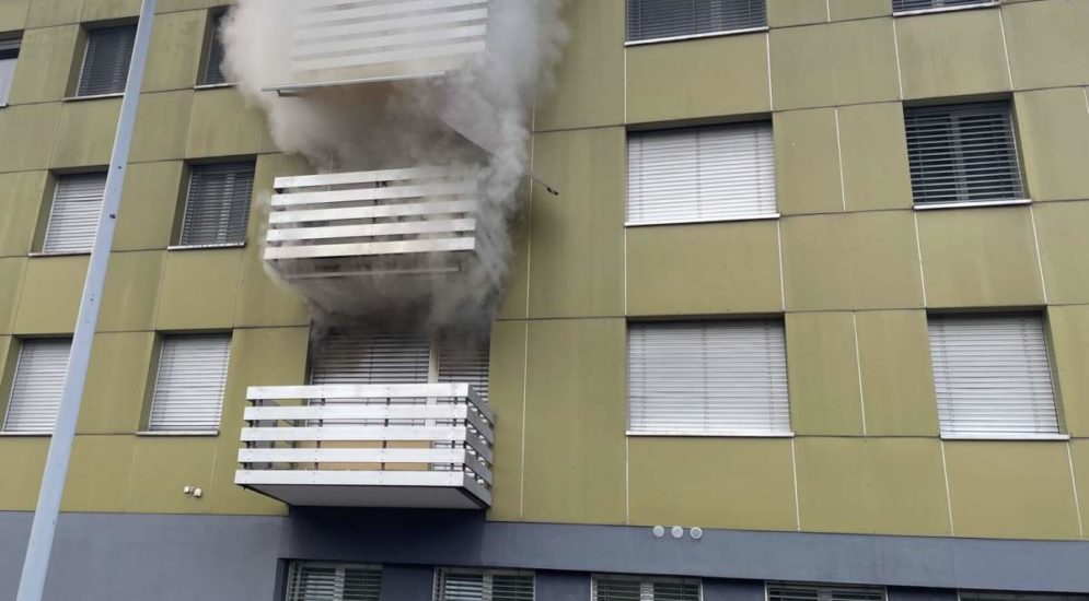 Brand in Oberkulm: Bewusstlose Person aus Wohnung evakuiert