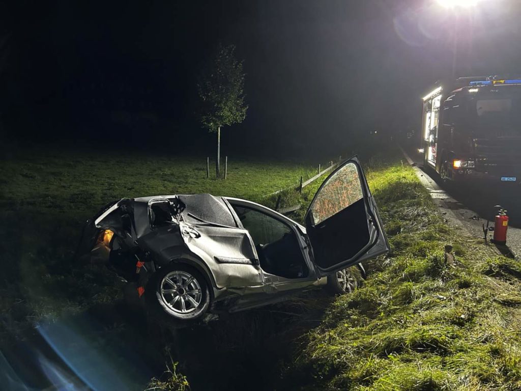 Oberrüti (AG): Ford-Fahrer stirbt nach schwerem Unfall