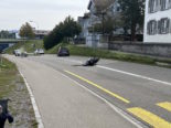 Flawil (SG): Auto prallt bei Unfall auf Motorrad – Fahrer leicht verletzt