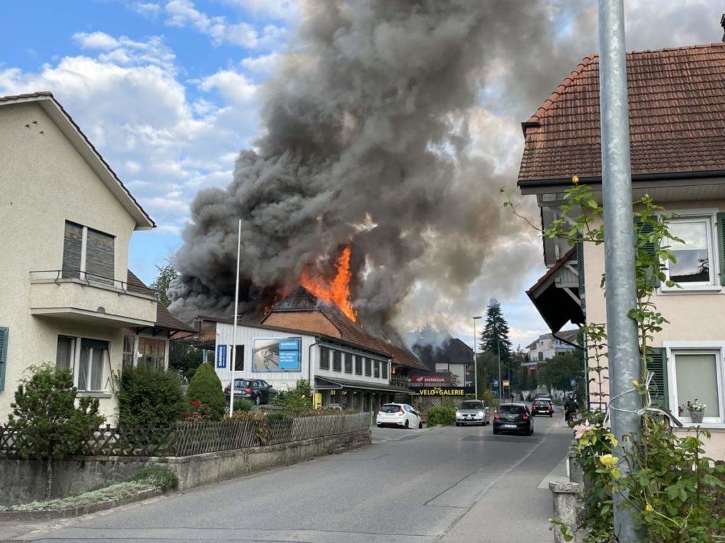 Der schwarze Rauch war weithin zu sehen