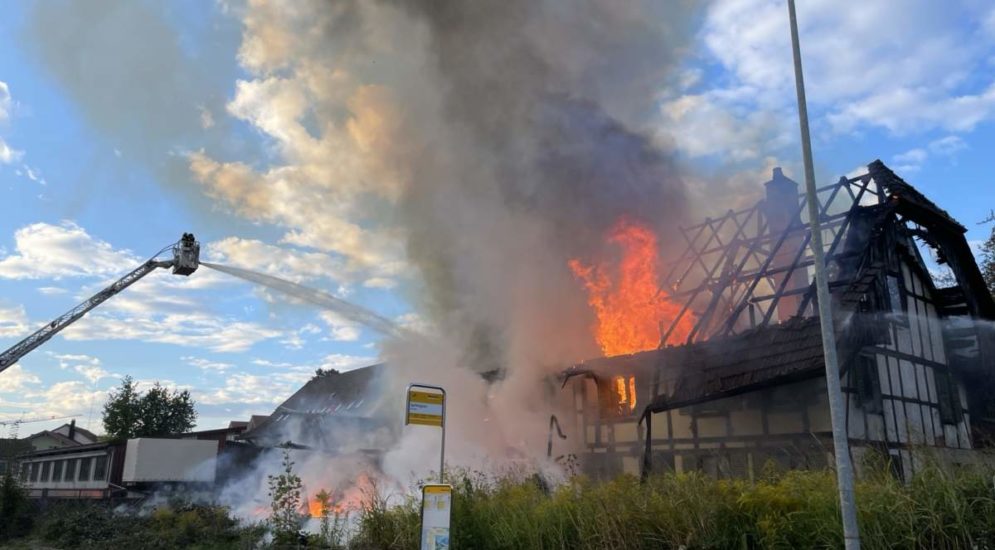 Brand in Kerzers (FR): Bauernhaus vollständig zerstört