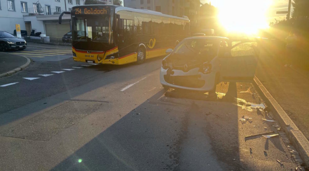 Rorschacherberg SG: Unfall zwischen Postfahrzeug und Auto