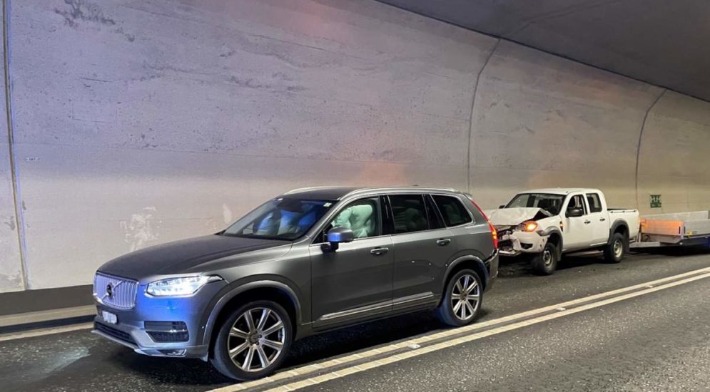 Küblis (GR): Zwei Totalschaden bei Unfall im Tunnel