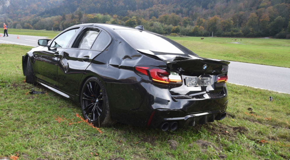 Unfall in Fläsch (GR): Auto schleudert in Herde, Rind getötet