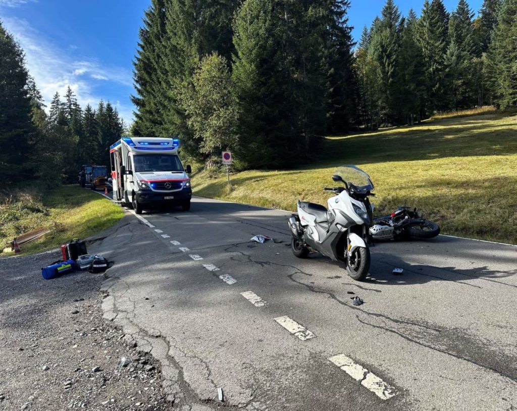 Unfallstelle auf Strasse ausserorts