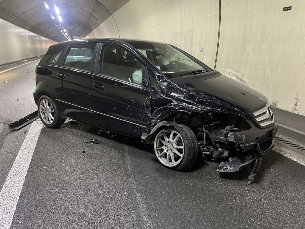 Unfall A14, Eibikon (LU): Massiv gegen Heckecke von Vorderfahrzeug geprallt