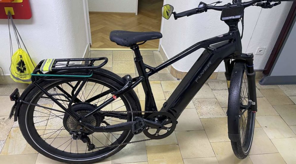 schwarzes E-Bike