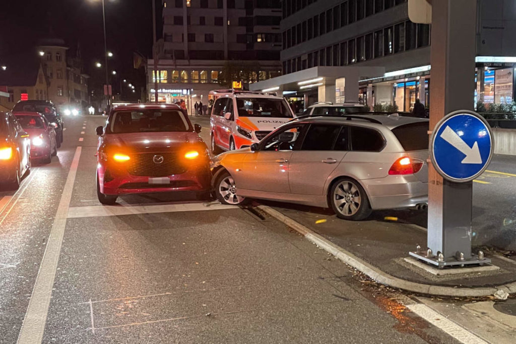 Unfälle Aargau: Angetrunken auf Schnellstrasse gestoppt um Maps zu checken