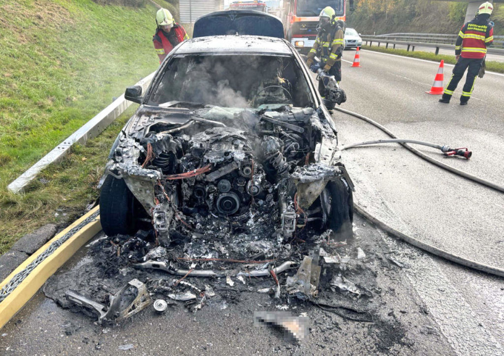 Sirnach (TG): Auto fängt auf Pannenstreifen der A1 Feuer