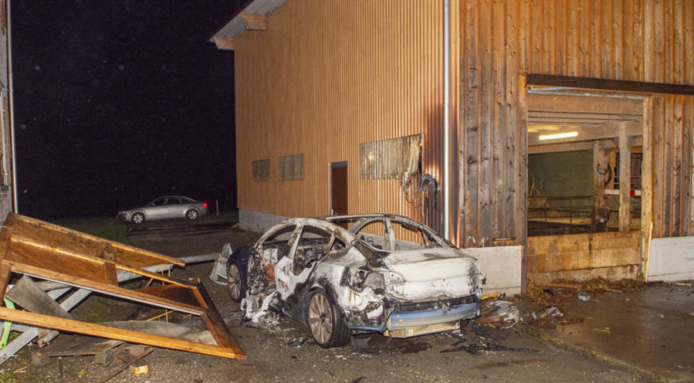 Heldswil (TG): Auto geht nach Unfall in Flammen auf