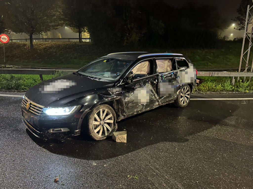 Kreuzlingen (TG): alkoholisierter Fahrer verletzt sich bei Unfall