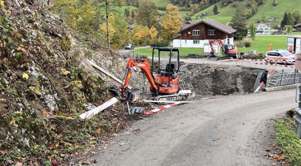 Unfall in Alt St. Johann (SG): Motorkarren durchbricht Bauabschrankung