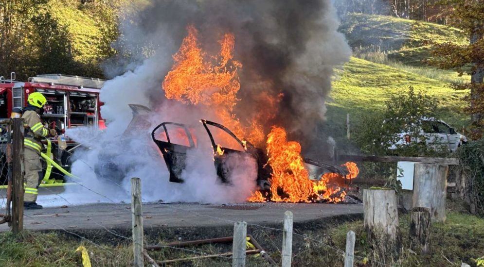 Auto in Vollbrand