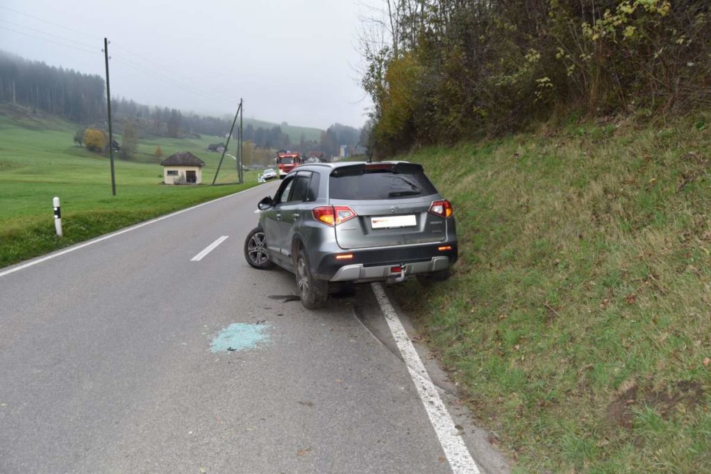 Hundwil (AR): Unfall in Kurve - Fahrzeug seitlich gekippt