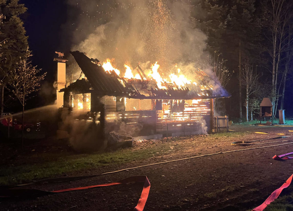 Grosswangen (LU): Jagdhütte durch Brand zerstört