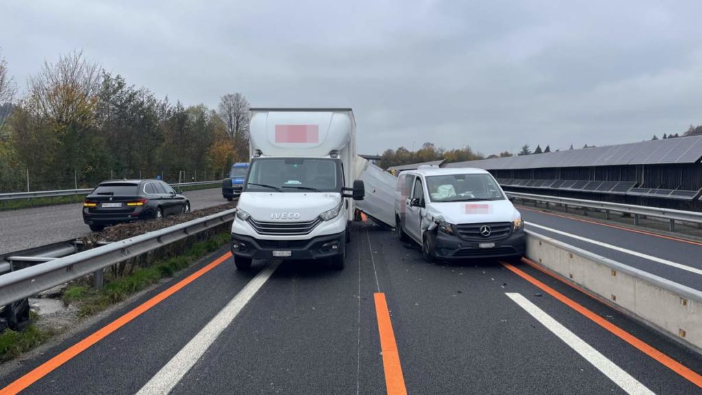 A1, Safenwil AG: Fahrbahn nach Unfall zeitweise komplett gesperrt