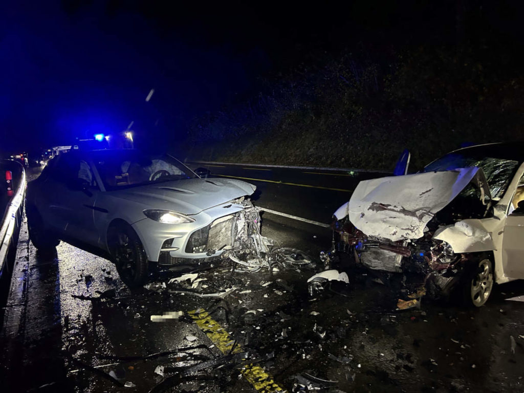 Unfall in Baden AG: Verletzte nach Frontalkollision mit gestohlenem Auto