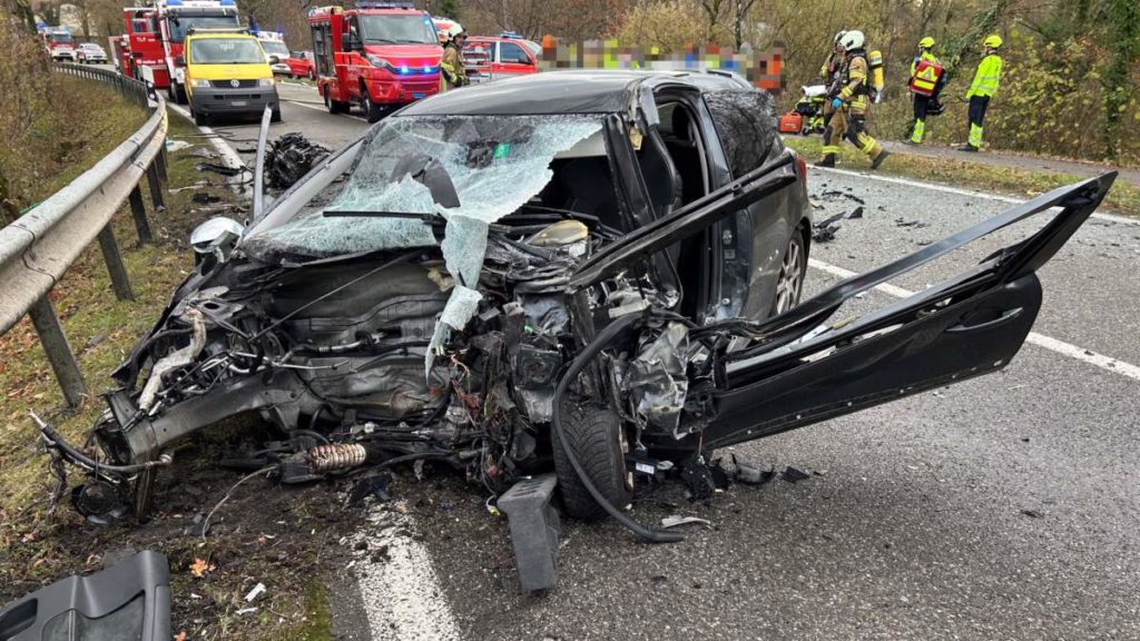 Heftiger Unfall Koblenz Richtung Leuggern: Zehn Verletzte, Kind schwer verletzt