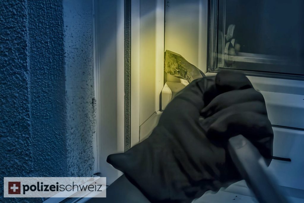 Wohlen (AG): Einbrecher schlagen Schaufenster des Sunrise Stores ein