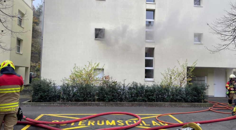 Zug: Frau nach Brand mit Rauchgasvergiftung ins Spital gebracht