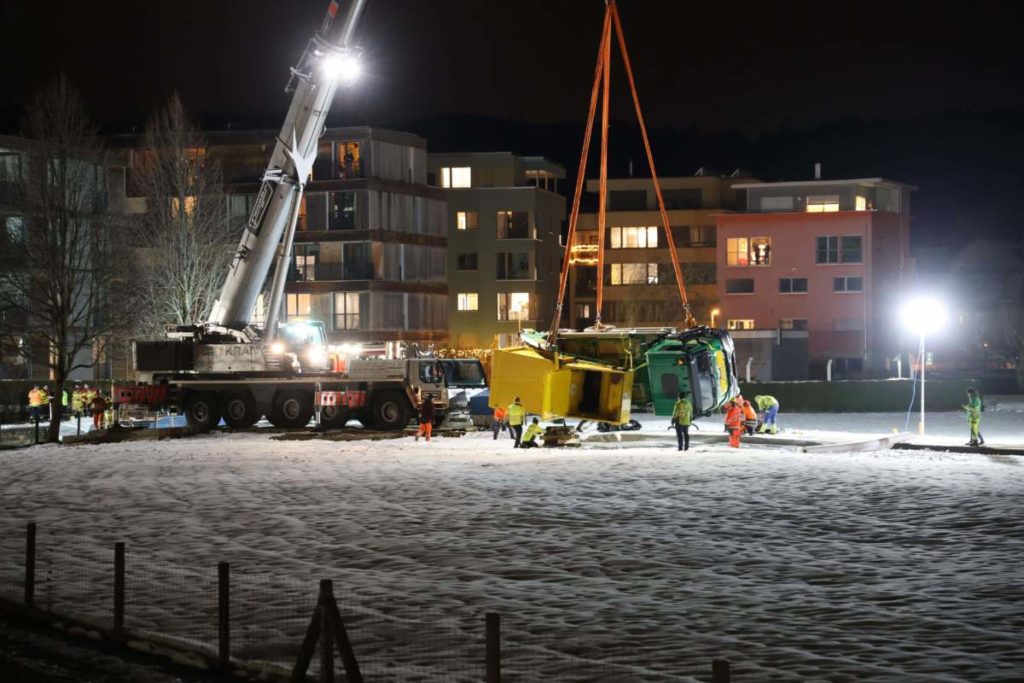 Unfall in Unterägeri ZG: LKW-Bergung dauert mehrere Stunden