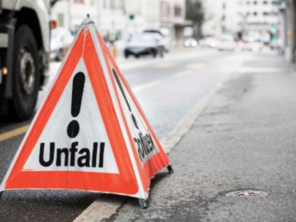 Unfall: Verkehrsbehinderung auf Hauptstrasse Freiburg - La Roche