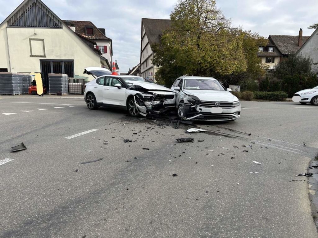 Neunkirch SH: Vortrittsmissachtung führt zu Unfall