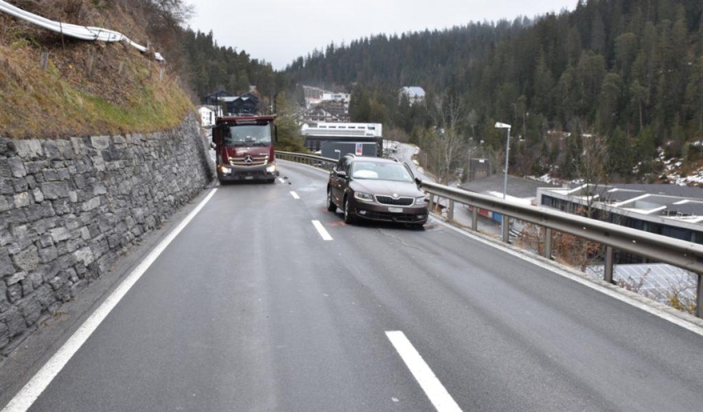 Heftiger Unfall mit 3 Beteiligten in Laax GR